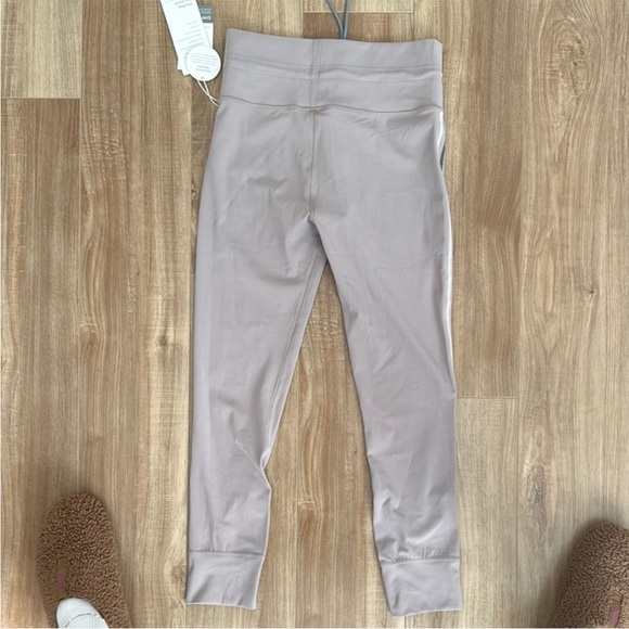 NWT Vuori Daily Sport Leggings in Graphite - Picture 5 of 9